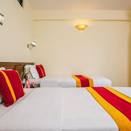 Hotel Garuda Inn Покхара Екстер'єр фото