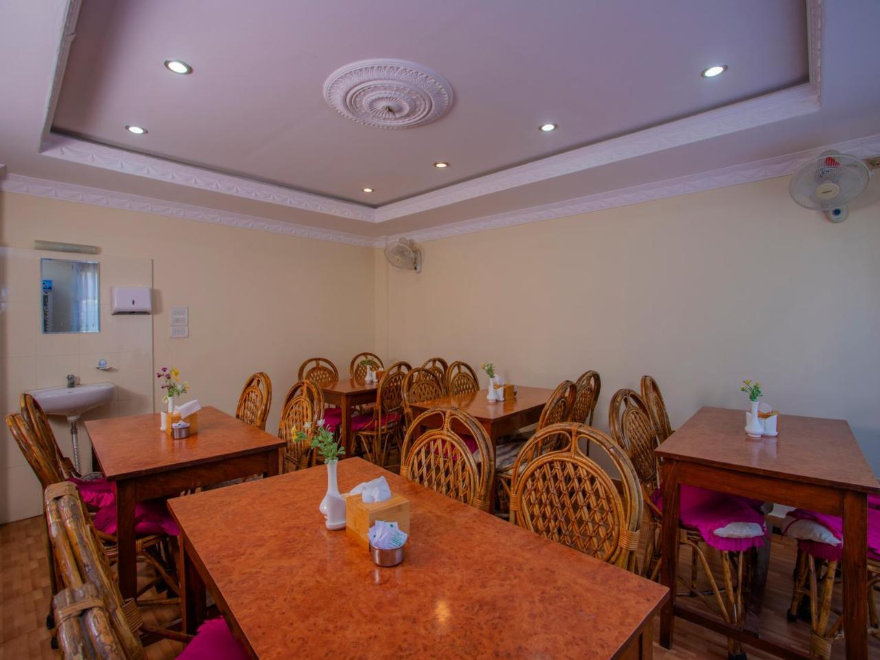 Hotel Garuda Inn Покхара Екстер'єр фото
