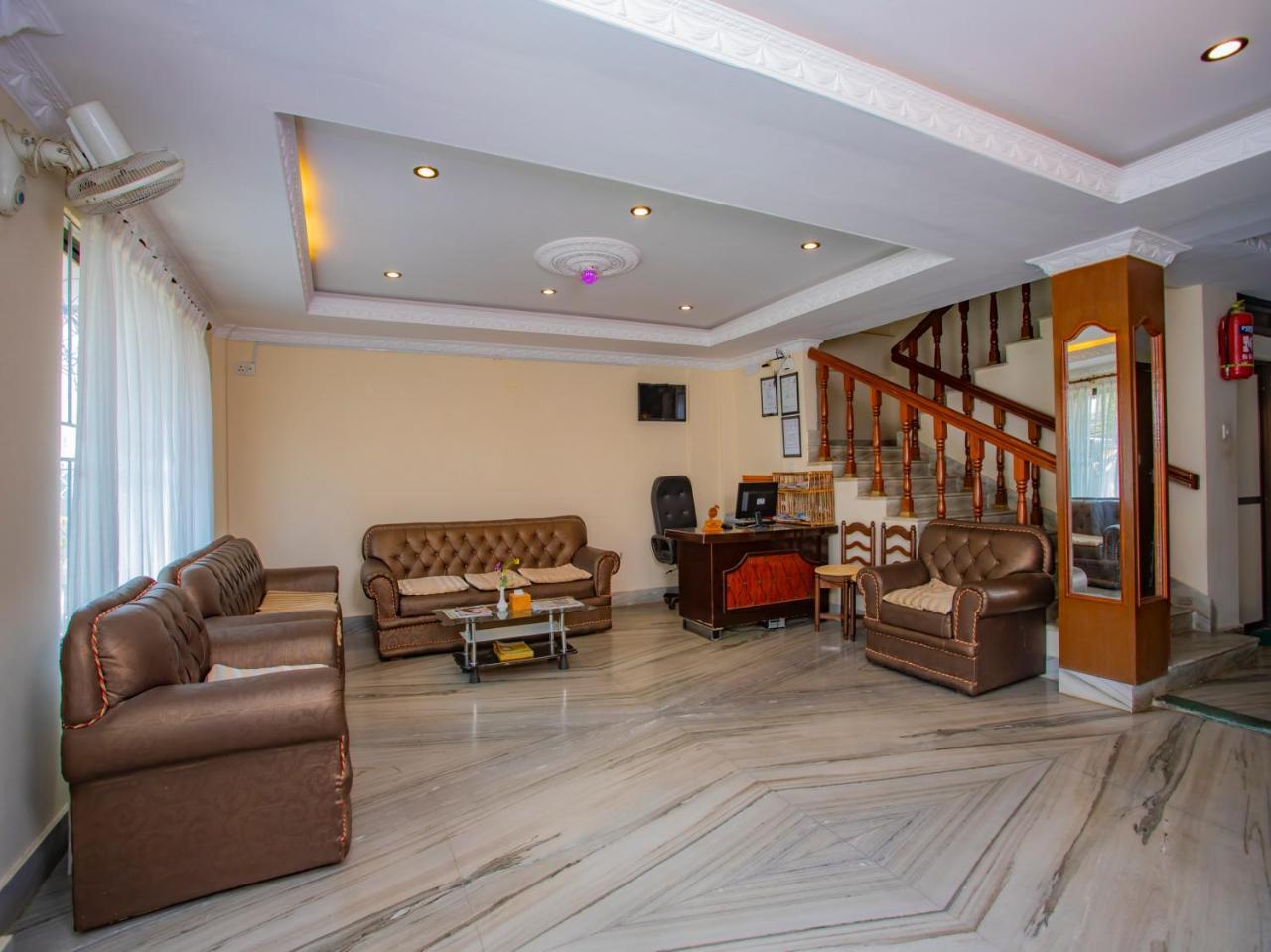 Hotel Garuda Inn Покхара Екстер'єр фото
