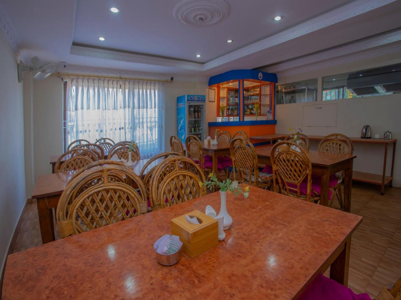 Hotel Garuda Inn Покхара Екстер'єр фото