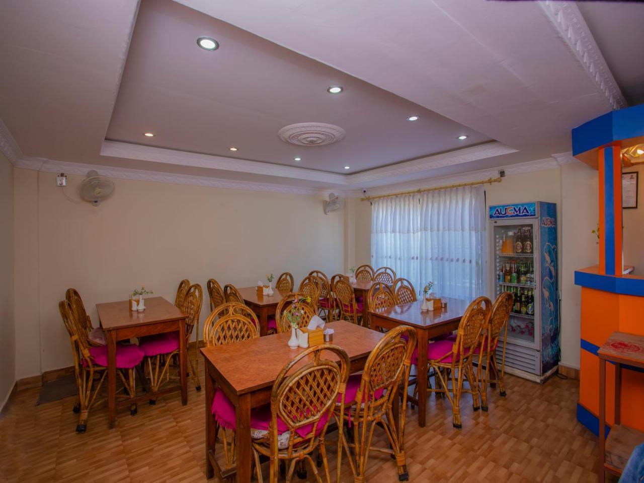 Hotel Garuda Inn Покхара Екстер'єр фото