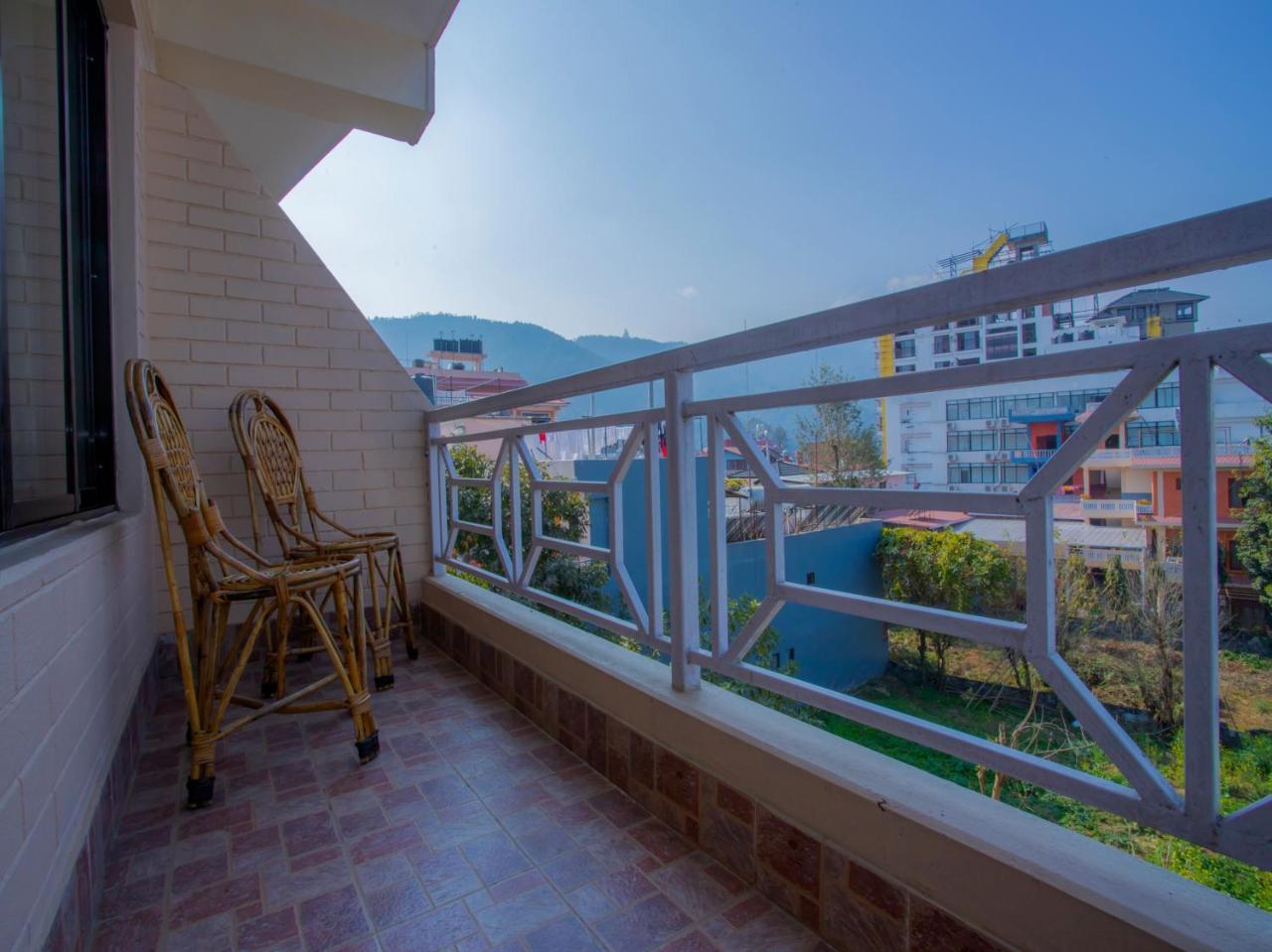 Hotel Garuda Inn Покхара Екстер'єр фото