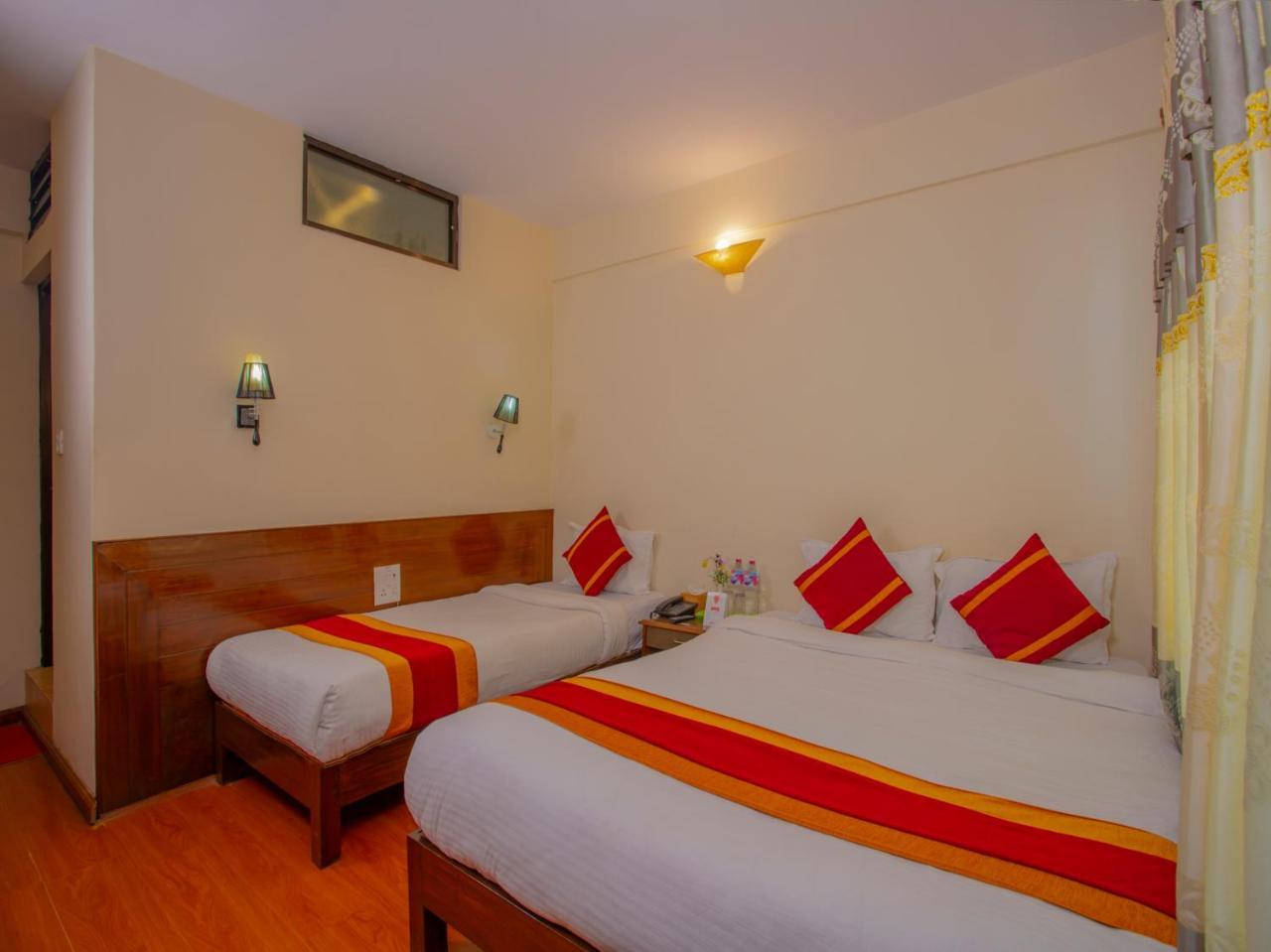 Hotel Garuda Inn Покхара Екстер'єр фото
