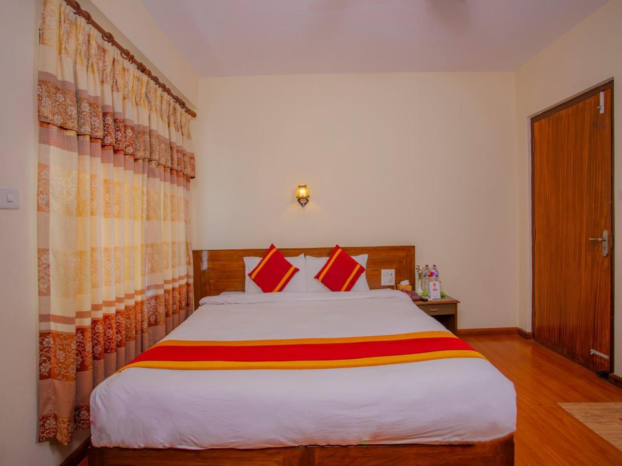 Hotel Garuda Inn Покхара Екстер'єр фото