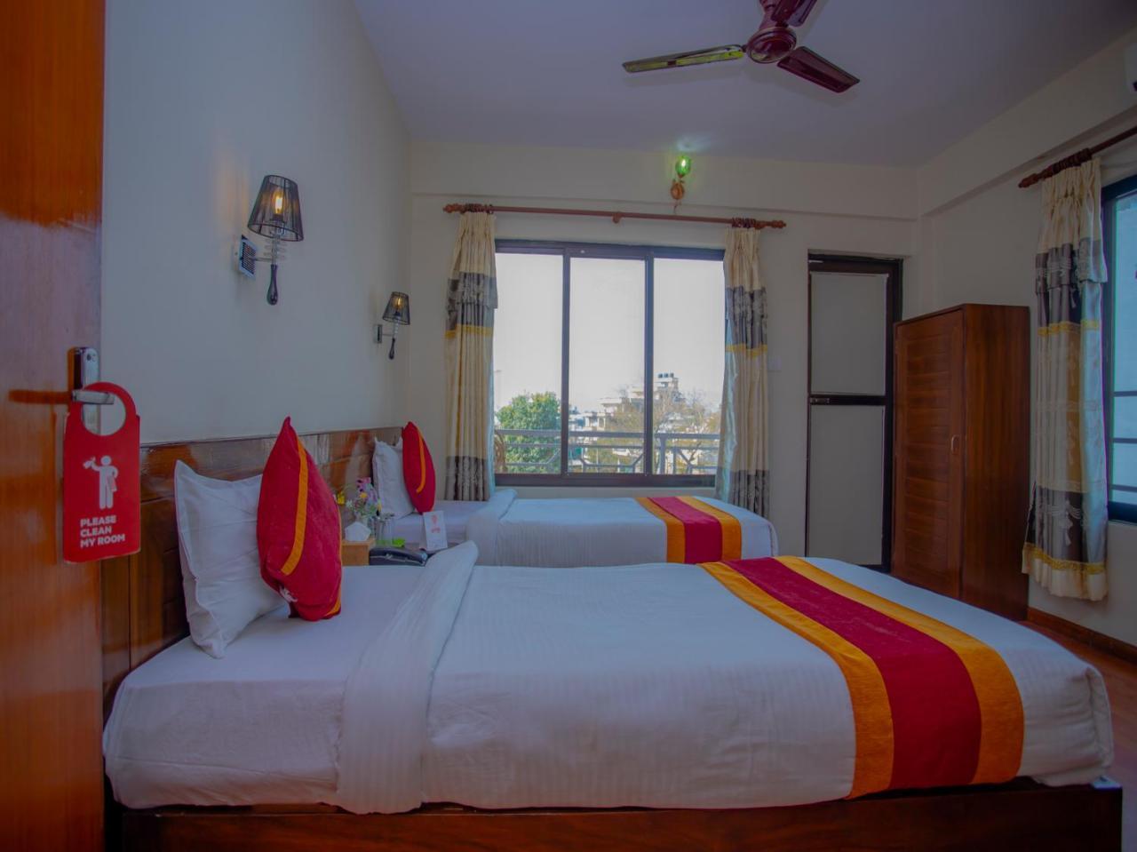 Hotel Garuda Inn Покхара Екстер'єр фото
