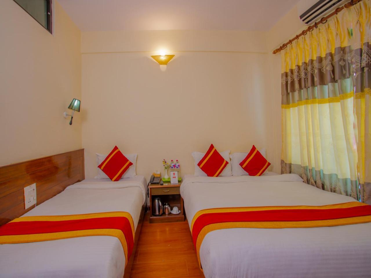 Hotel Garuda Inn Покхара Екстер'єр фото