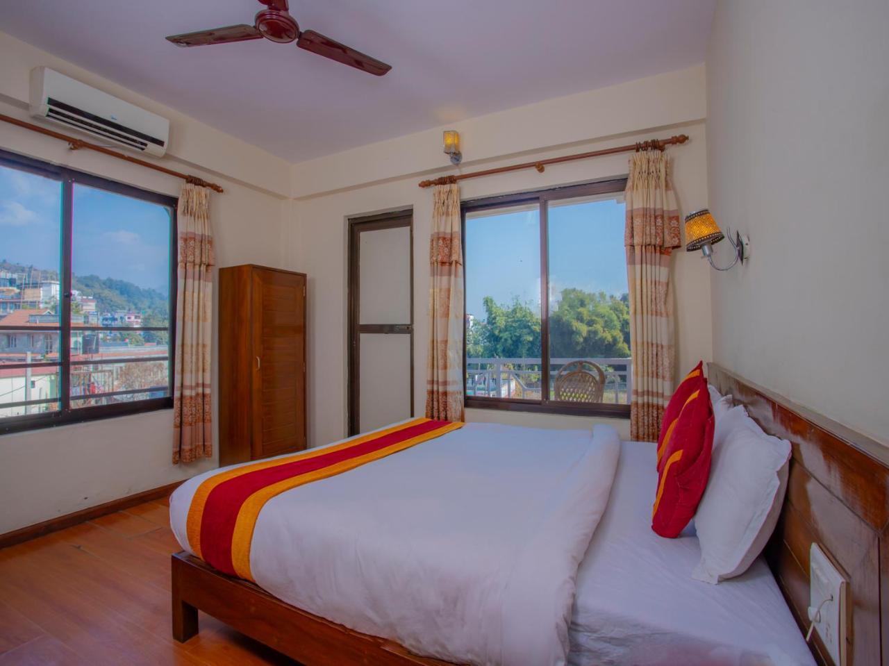 Hotel Garuda Inn Покхара Екстер'єр фото