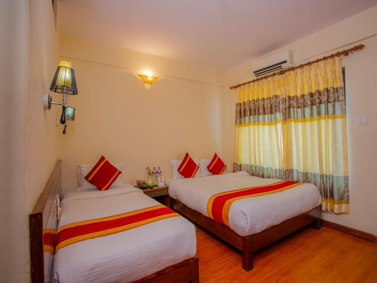 Hotel Garuda Inn Покхара Екстер'єр фото