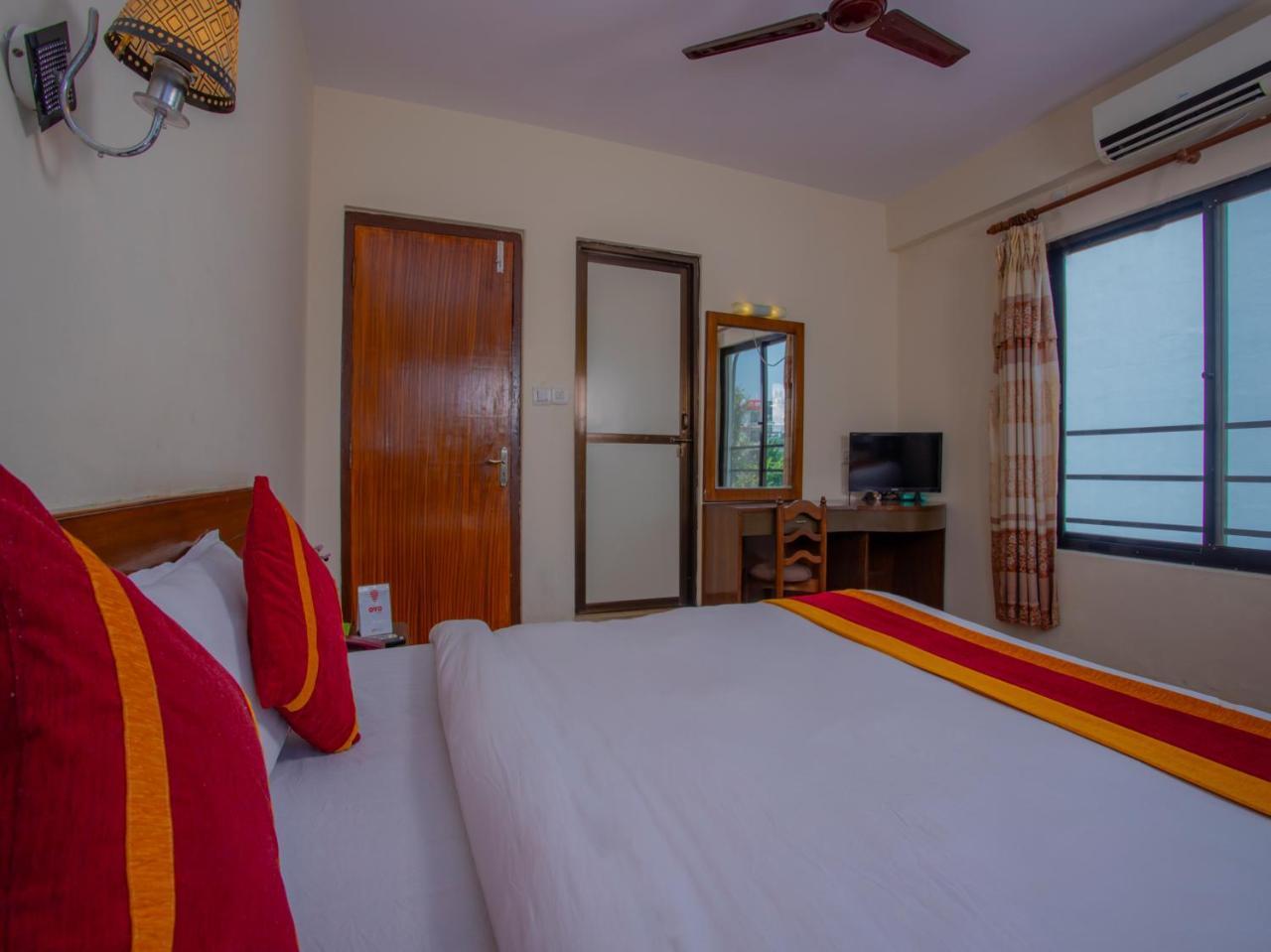 Hotel Garuda Inn Покхара Екстер'єр фото